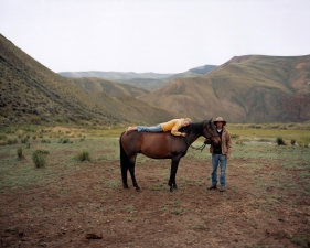 Laura McPhee, Mattie, Bob and Bo, Road Creek, Custer County, Idaho, 2005